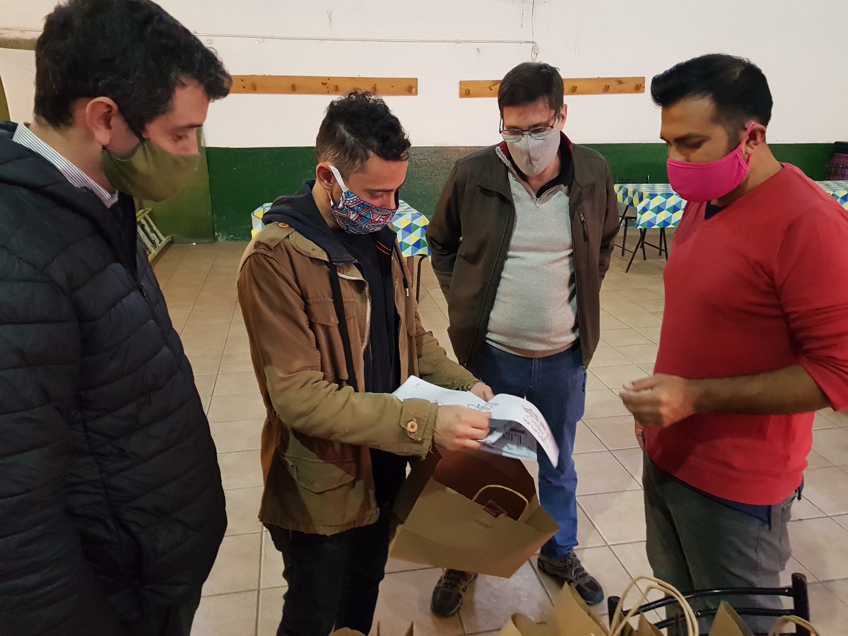 #SeguimosCerca Cuidándonos, volvemos a los barrios 🥳

En esta nueva etapa, retomamos las actividades presenciales en la zona oeste de la ciudad 🙌

¡Igualmente el aislamiento nunca nos detuvo! Mirá todo lo que hicimos con la comunidad en esta nota ➡️ bit.ly/TrabajoEnViaHo…