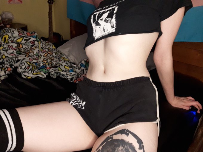 2 pic. I needed more pictures in stocking omg?

#femboyfriday #ftm #ftmgay #stockings #thighhigh #thighhighsocks