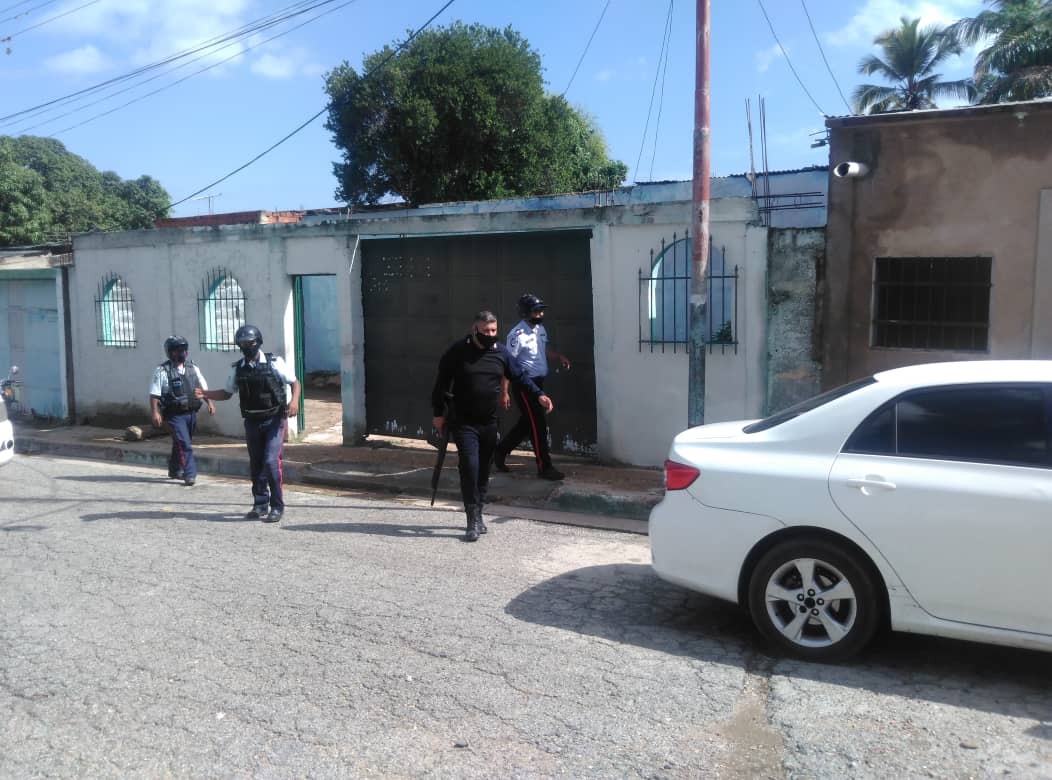 AdalfioA's tweet photo. #12Jun | Operativo  en Bella Vista. En  busca de los evadidos de la estación policial de Carmen de Cura, municipio Camatagua. https://t.co/Z15BCpcNxI