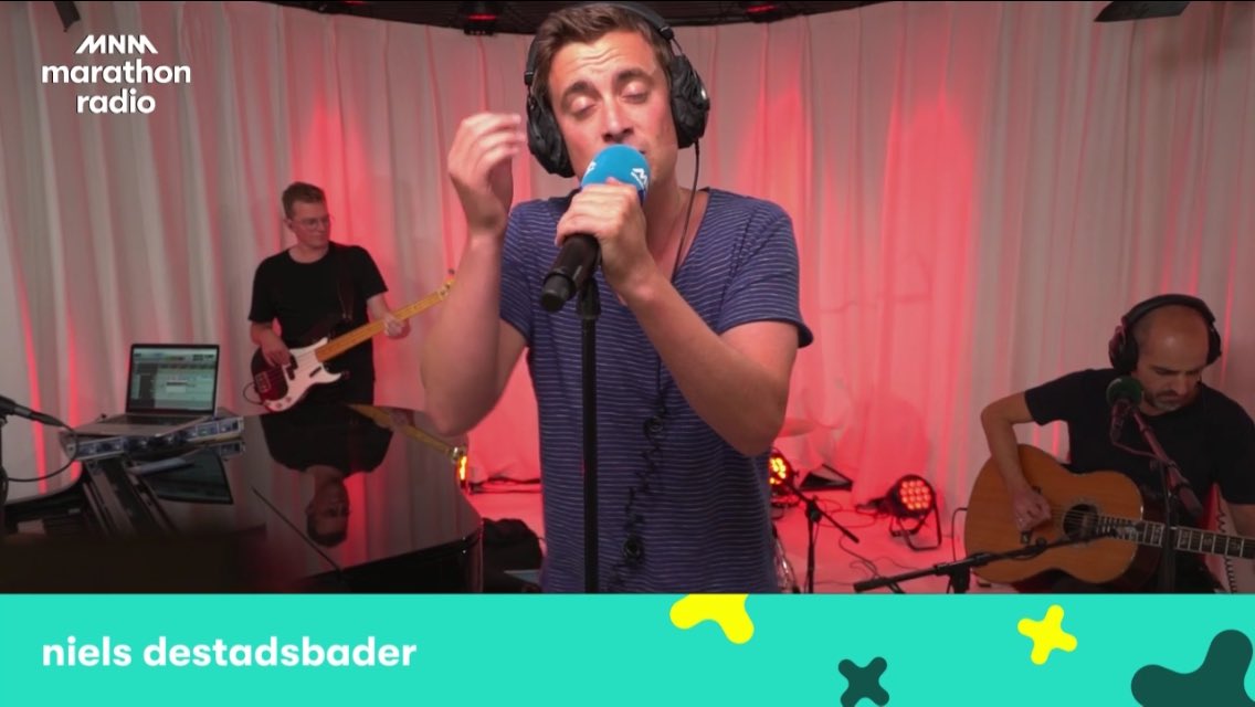 MLameire's tweet photo. Blij om u nog eens te horen en te zien zingen Nielske @Destadsbader met u band! 🎶🎵Top mini concertje!  🎤Heeft me deugd gedaan! ❤️ https://t.co/PGXpw9Tzo0