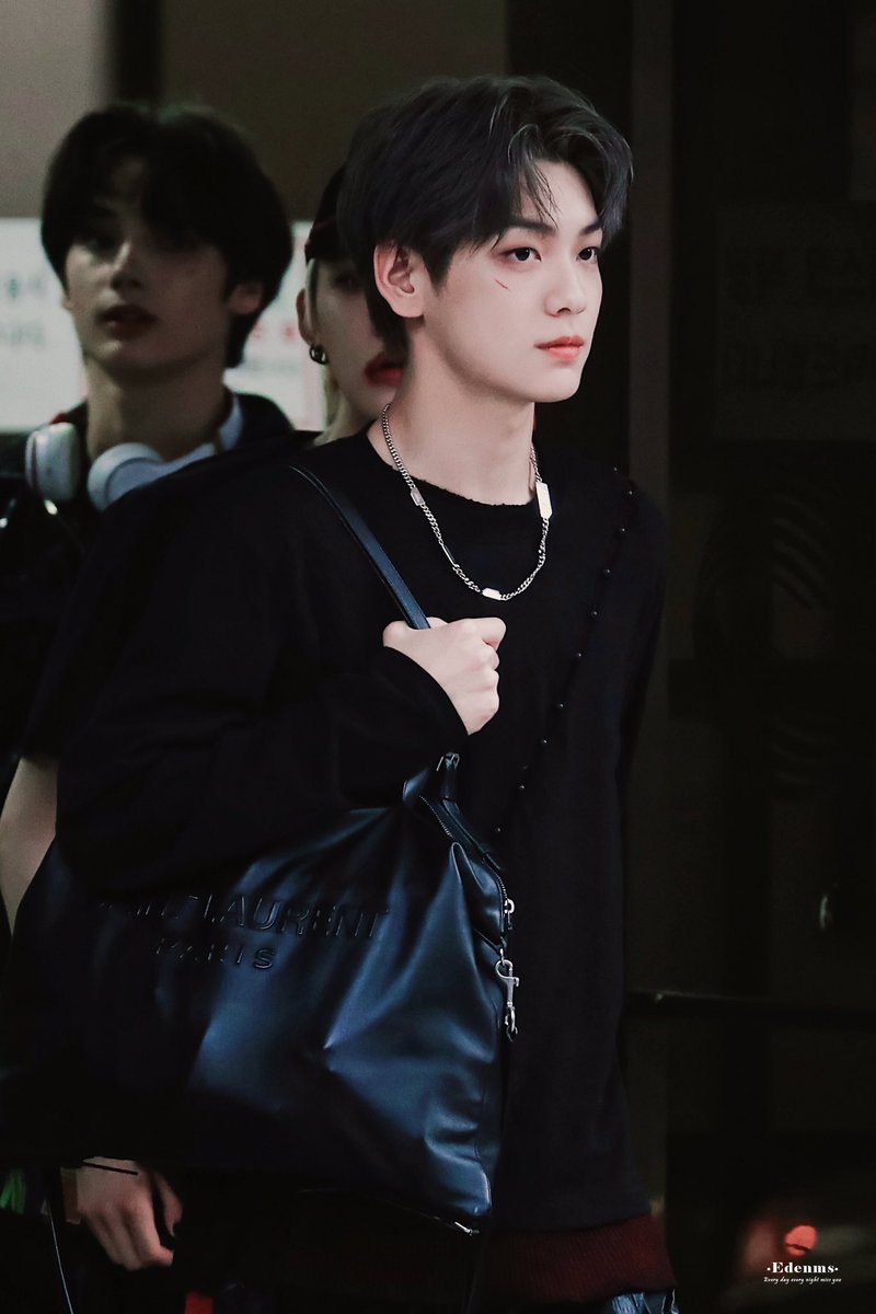 เชื่อว่าถ้าใครโดนซูบินตกจากรูปนี้ก็ต้องโดนหนิงไคตกด้วย