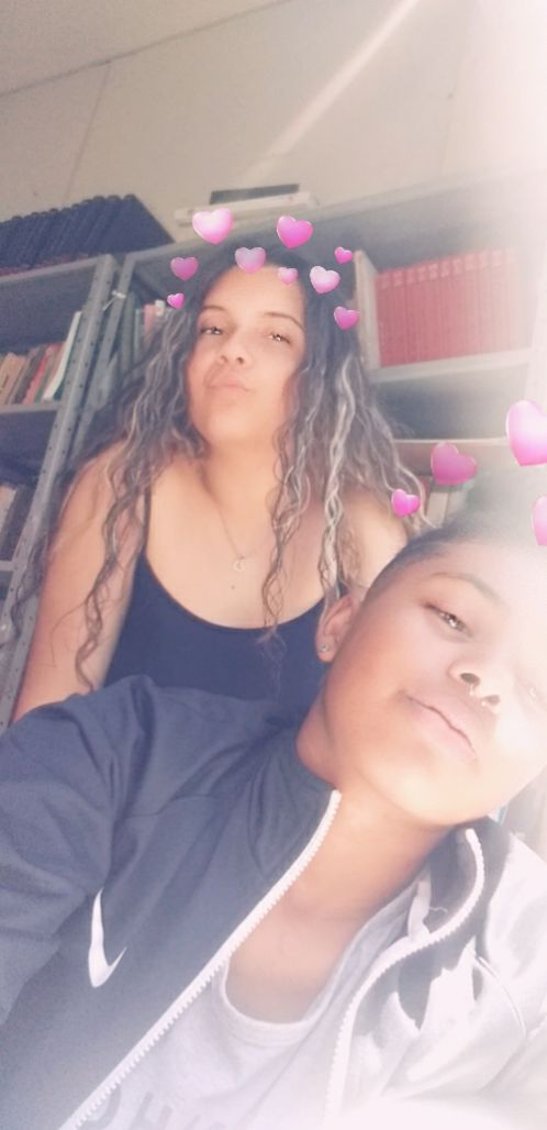 Liandra73627747's tweet photo. Hoje o dia é todinho dela parabéns pre tudo de bom  Pra ti que conquiste todos teus objetivos que seja muito feliz, ti é uma mina incrívelmente incrível parabéns coisa linda muita saúde, paz alegria e tudo do melhor pra ti lhe amo
#19daguria🎂🎊🎉🎁❤ https://t.co/El8GlqbMog