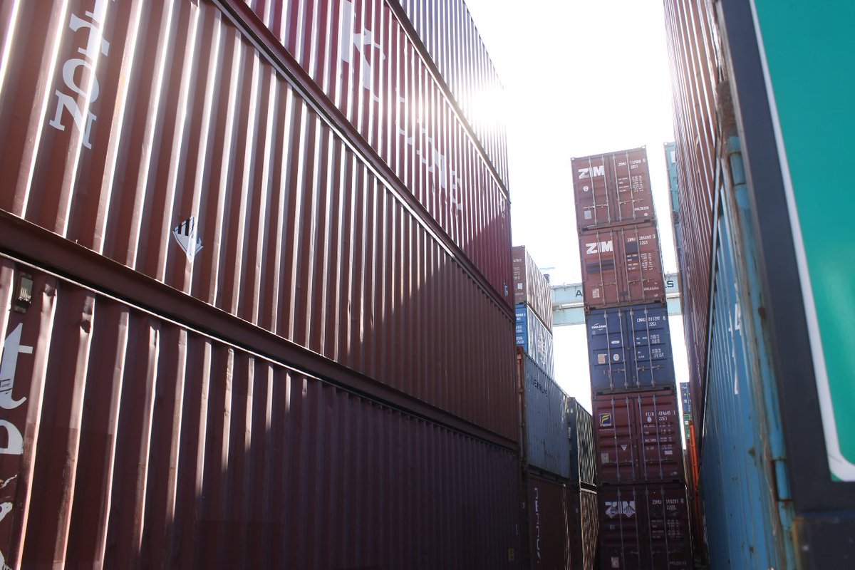 Modificamos el período de libre almacenamiento (forzoso) para que los importadores tengan un plazo más amplio, de 5 a 7 días, para retirar sus contenedores de nuestro #PuertoNacional. Esta medida disminuye los costos y brinda nuevas facilidades logísticas.