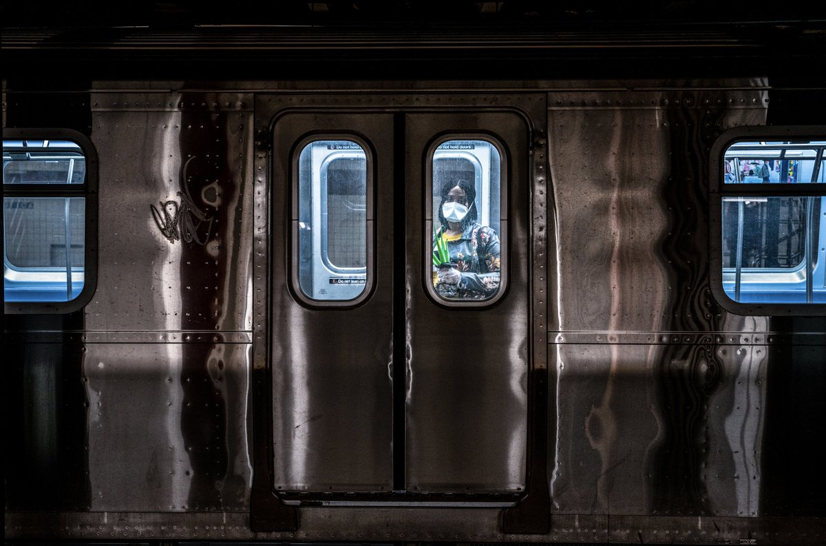 ¿Sabías que han muerto 138 reporteros gráficos en el mundo debido al #coronavirus? 📸 A propósito de esta espeluznante cifra, Stephen Ferry nos comparte las experiencias de 5 colegas retratando la pandemia. 

👉 shar.es/aHNFAT