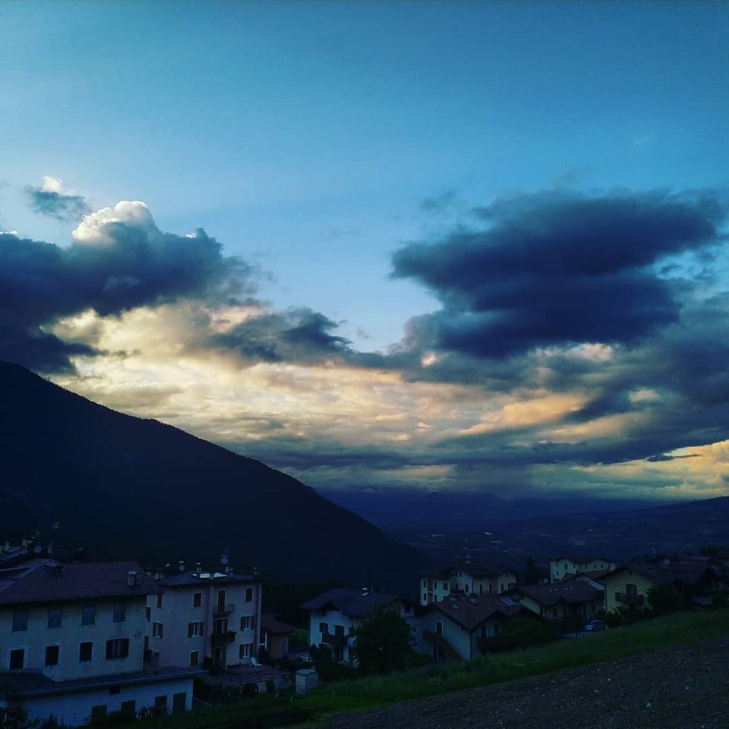 Sunset #dolomiti #relax #valdinon #clouds #montagna instagr.am/p/CBV1nUyncNl/