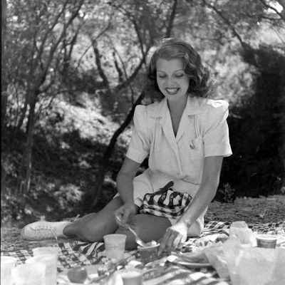 KinoVinoandMore's tweet photo. Rita Hayworth, 1945 https://t.co/nnbJ1B1mOn