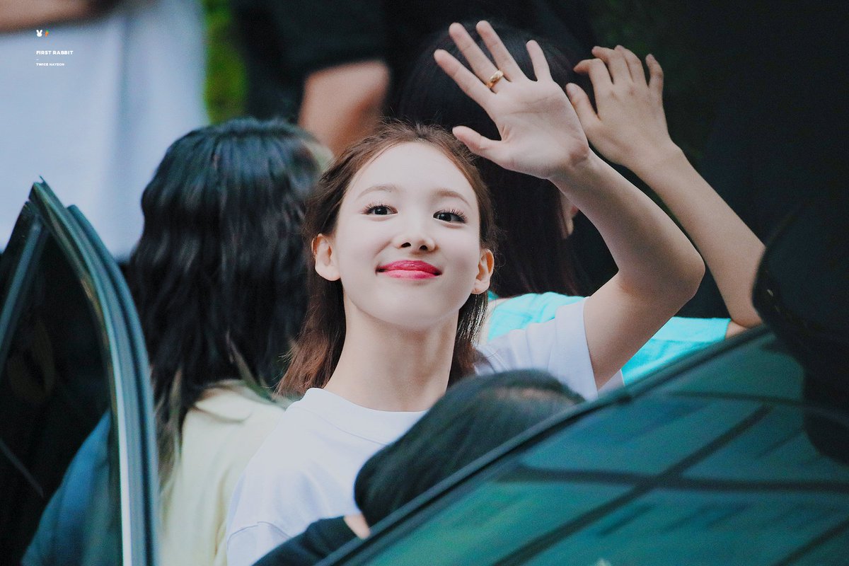 200612 뮤직뱅크 퇴근 나연이 4p🐰💕
신나는 퇴근 ♫͙ೖ(⑅σ̑ᴗσ̑)ೖ♫͙
#TWICE #nayeon #트와이스 #나연 #ナヨン#TWICE100thWin