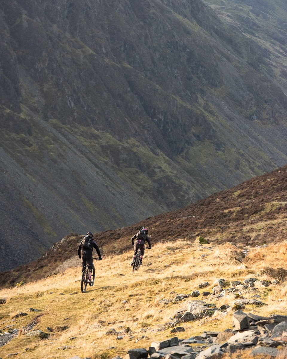 muc_off's tweet photo. Whatever the weather throws at you, go forth and ride.
Having the right kit can turn any tricky day into an epic one. With hydro pack compatibility, molle system and its comfort-first design, our LAB.94 Ride Pack will allow you to do just that.
#mucoff #lab94 #unstoppable https://t.co/9gvMbHEM17