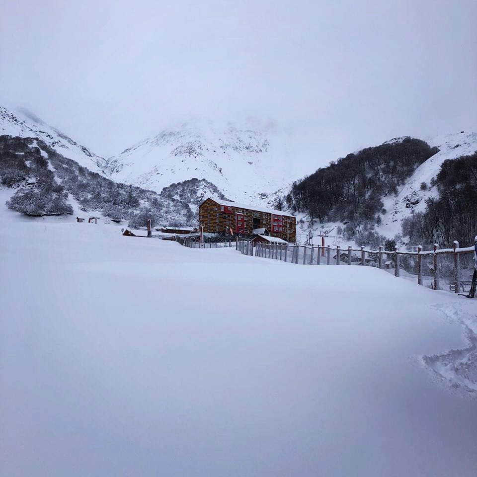 DomingoDev's tweet photo. Continúan las tormentas en la #catedraldelpowder ❄️🌨⛪️ 🥰 https://t.co/ygpZy4doJq