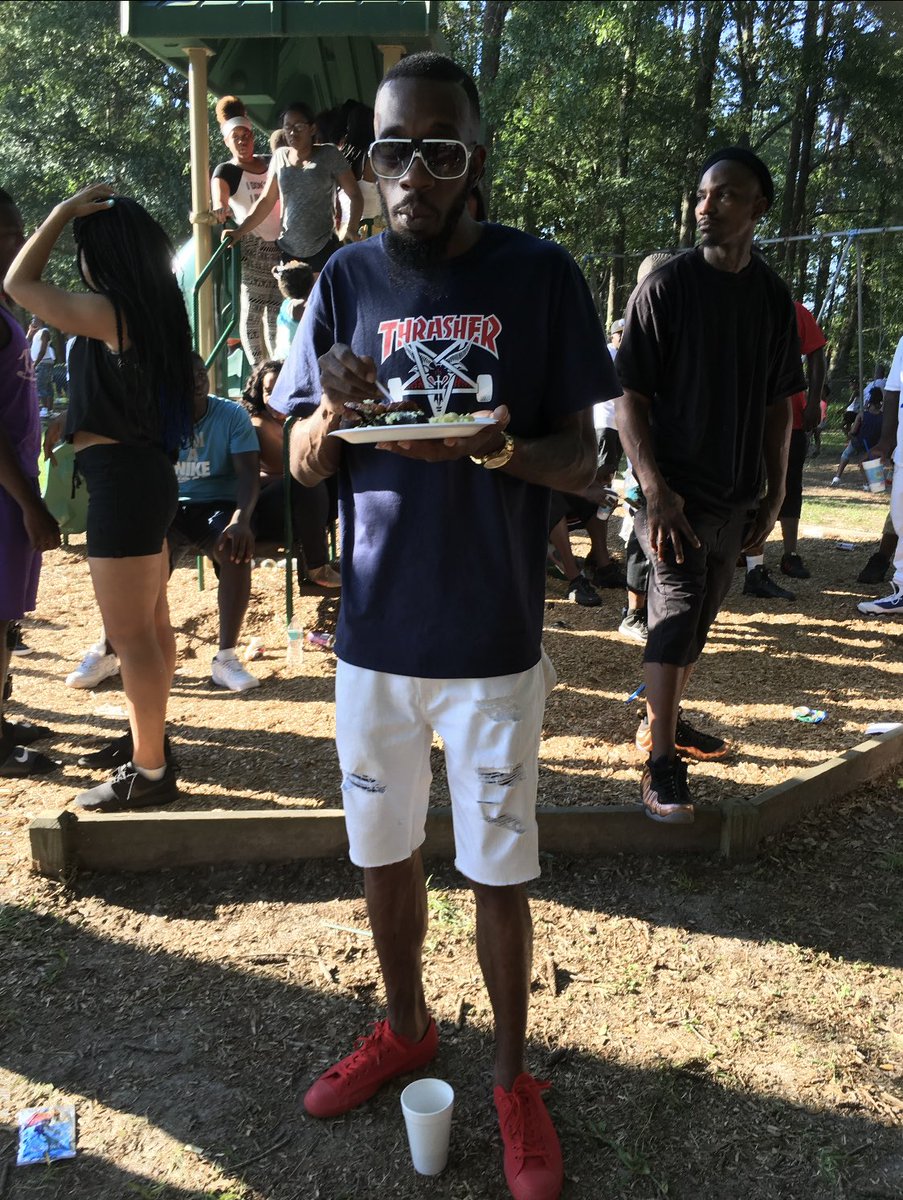MsSamantha's tweet photo. Got into 1 of my old phones...Aye this was one greedy mf 🤣 @Chillin_N_Livin No matter where we went he was getting a plate.
#MayDay2017 https://t.co/ZfAtbCmXAz