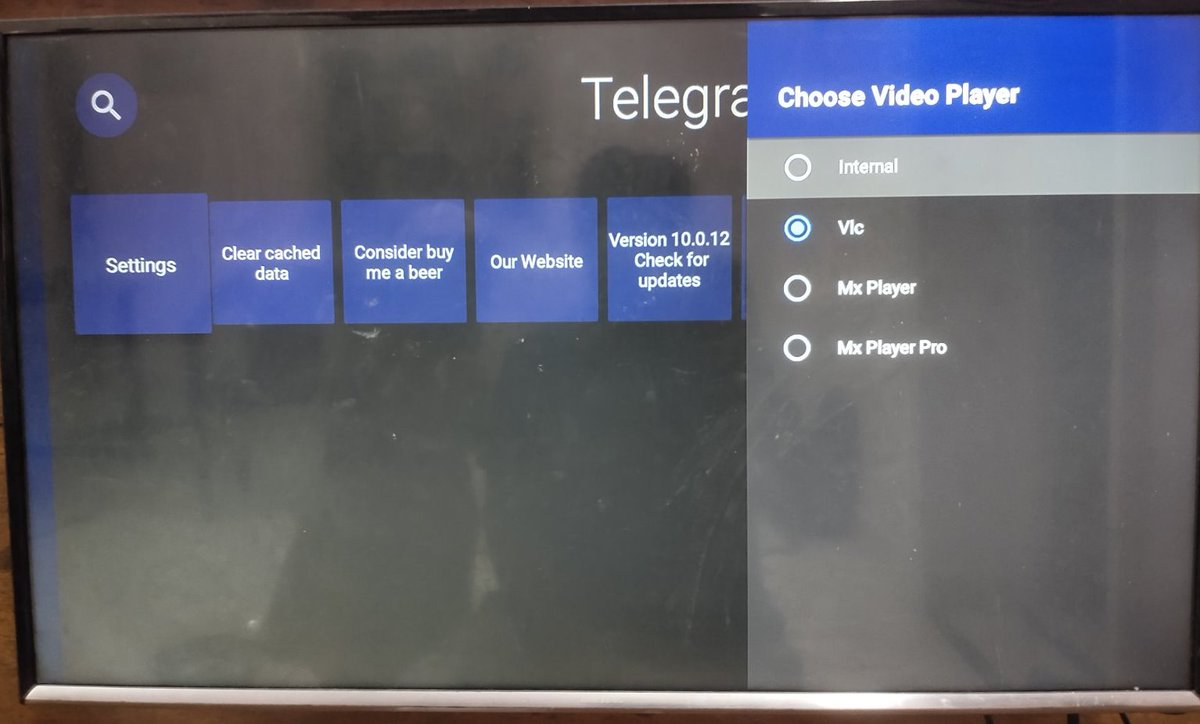 டிவியில் sync ஆகி முதலில் வந்து நிற்கும். அப்புடியே ஓபன் பண்ணி பாப்கார்னும் கையுமாக உக்கார்த்துவிடலாம். TMP appபின் சிறப்பம்சம், video fileல் format பொறுத்து player செலக்ட் செய்துகொள்ளலாம். நான் யூஸ் செய்வது vlc. எந்த பால் போட்டாலும் six அடிக்கும் player அது.