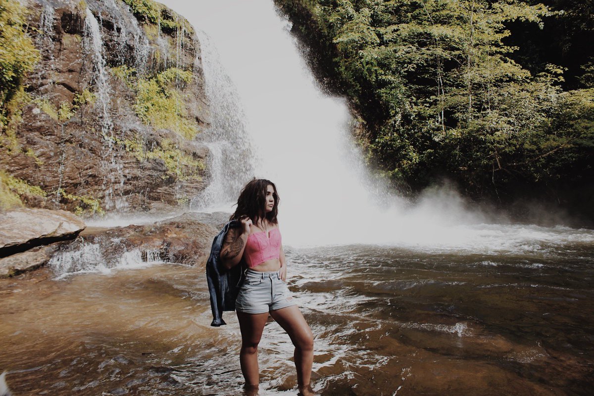 75Burk0's tweet photo. Chasin waterfalls for photoshoots 🌿 https://t.co/xjDvACdgUR