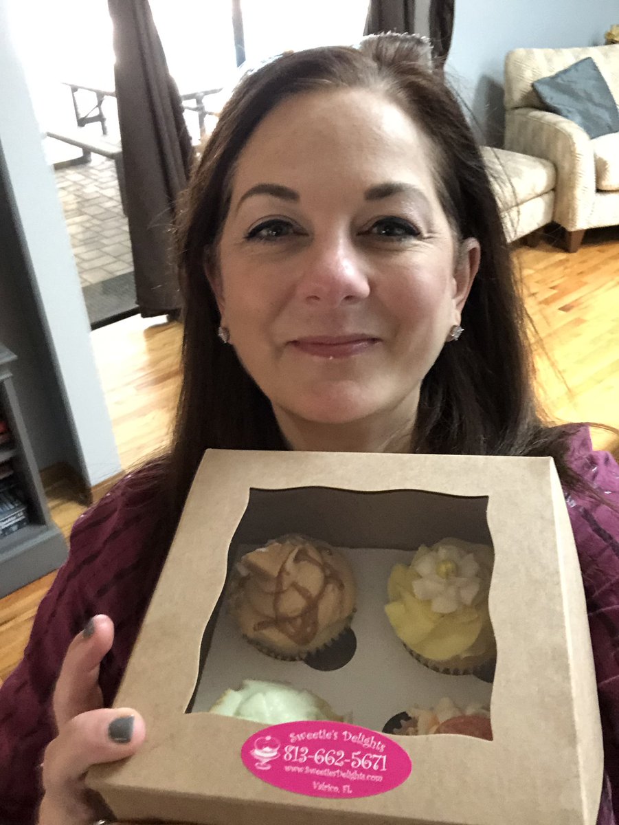 mathnasium33596's tweet image. Fun birthday celebration for Ms Becky yesterday.!! #birthday #mathnasiumbrandon #mathnasiumathome #summerfun☀️