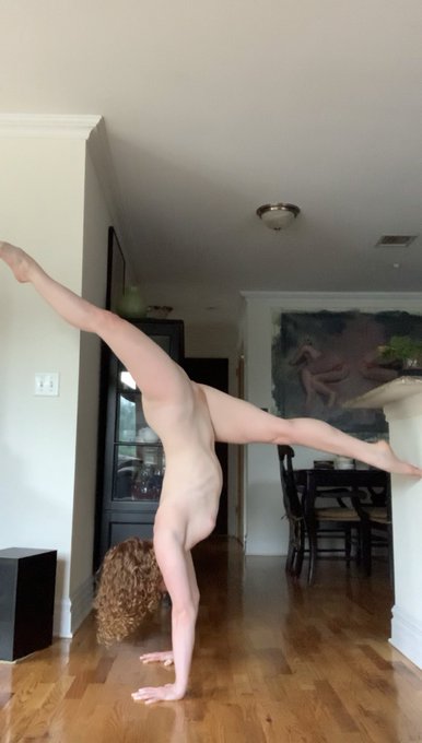1 pic. Did you know I’m a dancer? Just one more reason to subscribe ? You don’t know me til you’ve seen