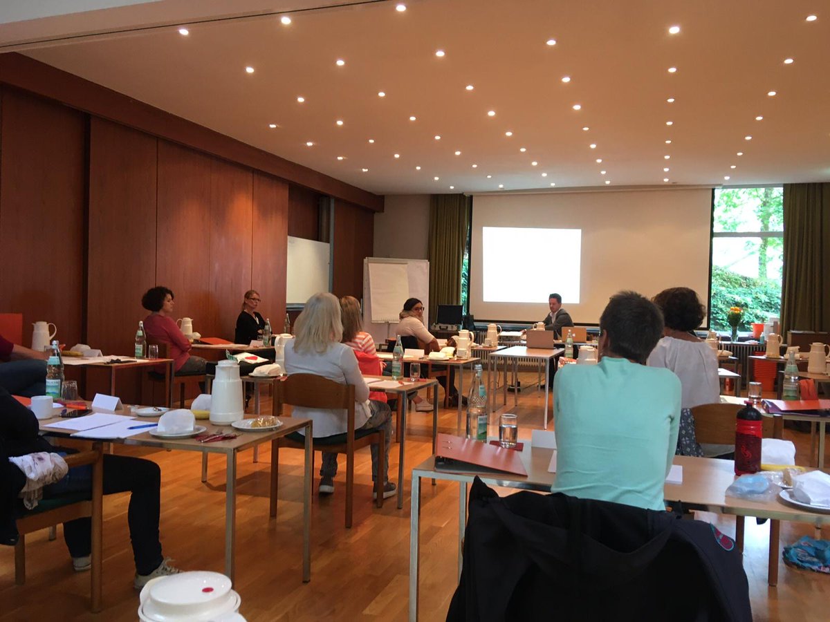 grosshannes's tweet photo. #Sterbehilfe und #Tod beim Studiengang des @bundesverbandKinderhospiz. #Medizinethik spielt in der #Palliativarbeit eine wichtige Rolle. Vielen Dank den Teilnehmenden aus ganz Deutschland für den guten und praktischen Austausch und ihre wichtige Arbeit! #moralwirdGroßgeschrieben https://t.co/0eXFb3fFg4