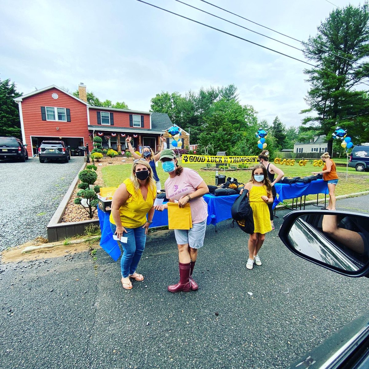 Hanuggets's tweet photo. It takes a village!!!! ๐๐๐ Our hearts are full thanks to #rpfamily who have worked tirelessly to help create closure for our #virtuallearning 5th graders! #Classof2020 #Thompson #MTSpride @RPPrincipal https://t.co/UU78ISuRQr