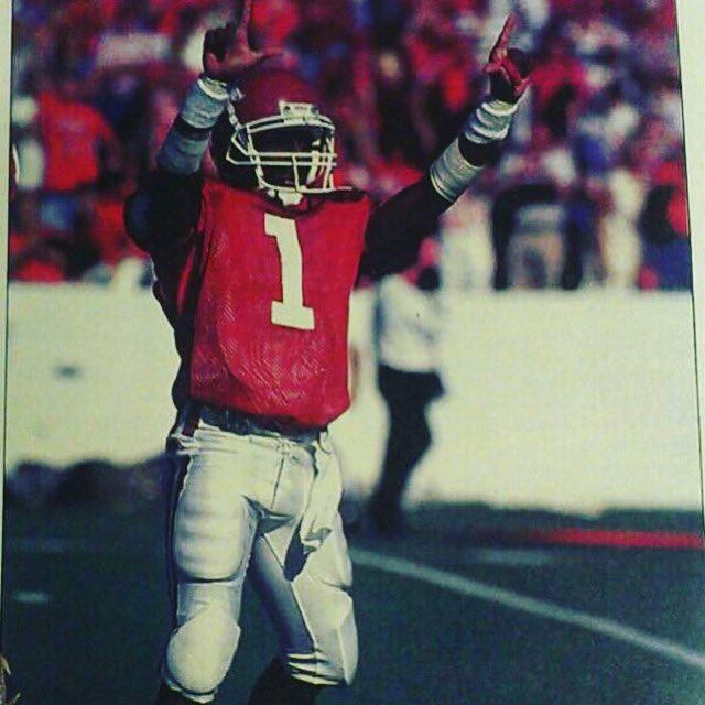 JayMeadors's tweet photo. FLash⚡️Back Friday
Louisiana Boy Throwing Up Those L’s
1st TD as Razorback (Circa 1993)
#OGLouisianimal #BootCampClique
#Jets4Life✈️ #Go2Guy https://t.co/WDJSuWr093