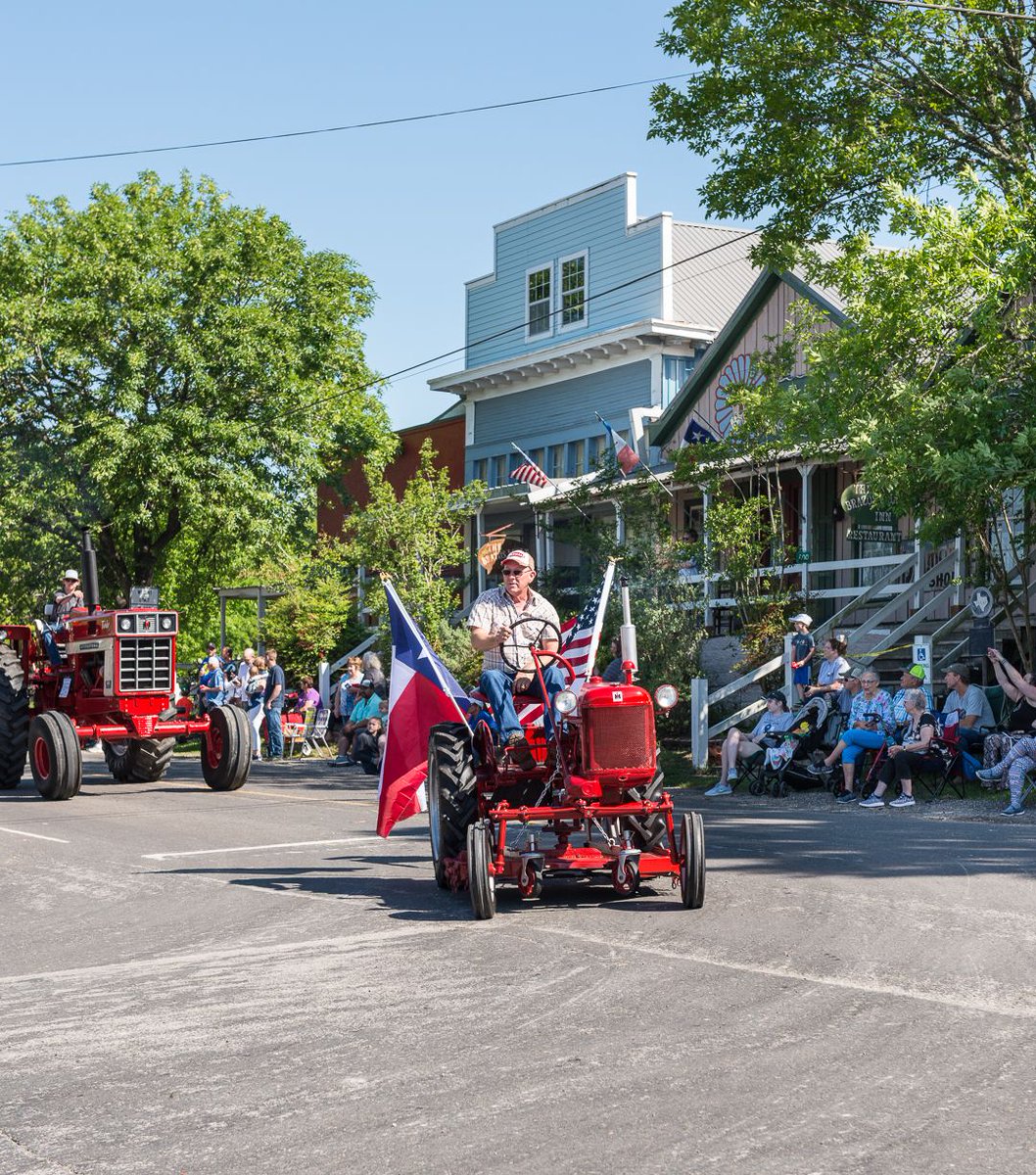 visitbrenham's tweet image. The Burton Cotton Gin Festival is a day filled with fun for the whole family, &amp;amp; it&apos;s happening tomorrow, 6/13! The festival kicks off with a parade followed by a classic car show, demonstrations, antique tractors, live music, shopping, &amp;amp; refreshments 
#burtontx #visitbrenham