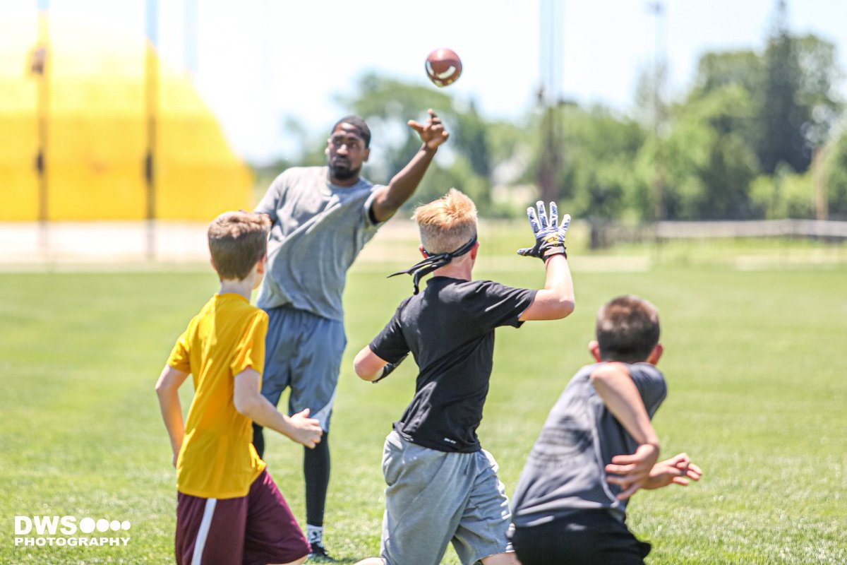 DWS_Photos's tweet photo. @McNutt7wr Thank you for sharing your love of the game with the Oskaloosa area youth. You are welcome back any time! https://t.co/qL7cWwOJah @iowa7v7football @TheStandardOsky https://t.co/1NS783QuSR