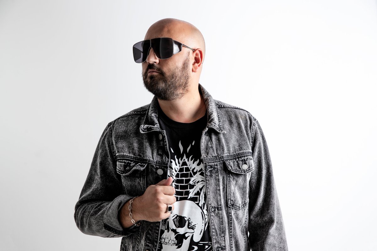 FlexUpRecords's tweet image. Italian producer @DaniloSecli  is out now with &quot;Hot In Here&quot; Feat. Linkhan

Stream / Download: fanlink.to/HotInHere