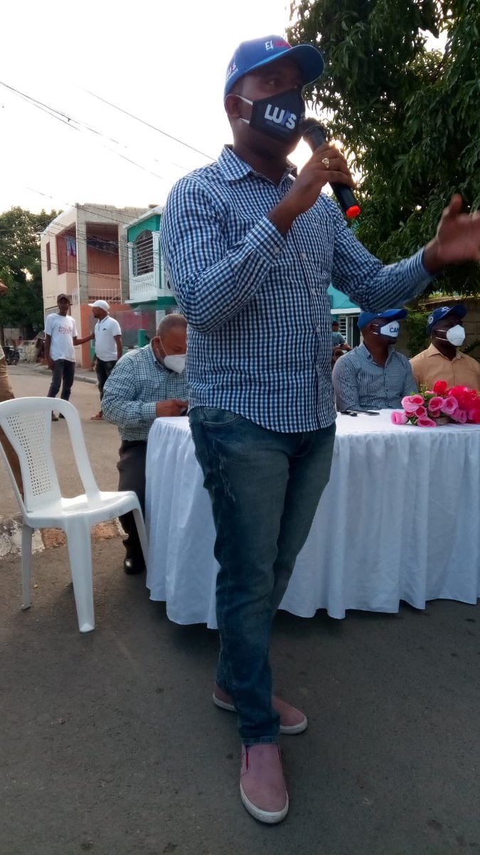 SheinerAdam's tweet photo. En la combativa zona H de San Pedro de Macorís juramentando el comando sectorial de campaña. #CambioVa #PLDSeVa #LuisEnPrimeraVuelta https://t.co/RNPvfThAGe