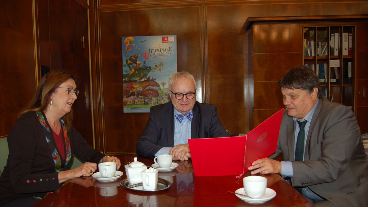 `Vom Nutzer her denken` - das Erfolgsrezept von Staatsrat Henning Lühr. 50 Jahre im öffentlichen Dienst. Blick zurück: „Kopierer gab es noch nicht, ... Nietenhosen waren verboten und Schlips vorgeschrieben" bit.ly/37lLivC | <a href="/LuehrHenning/">Henning Lühr</a> <a href="/ausbildung_hb/">Öffentlicher Dienst</a> @UniBremen #Bremen