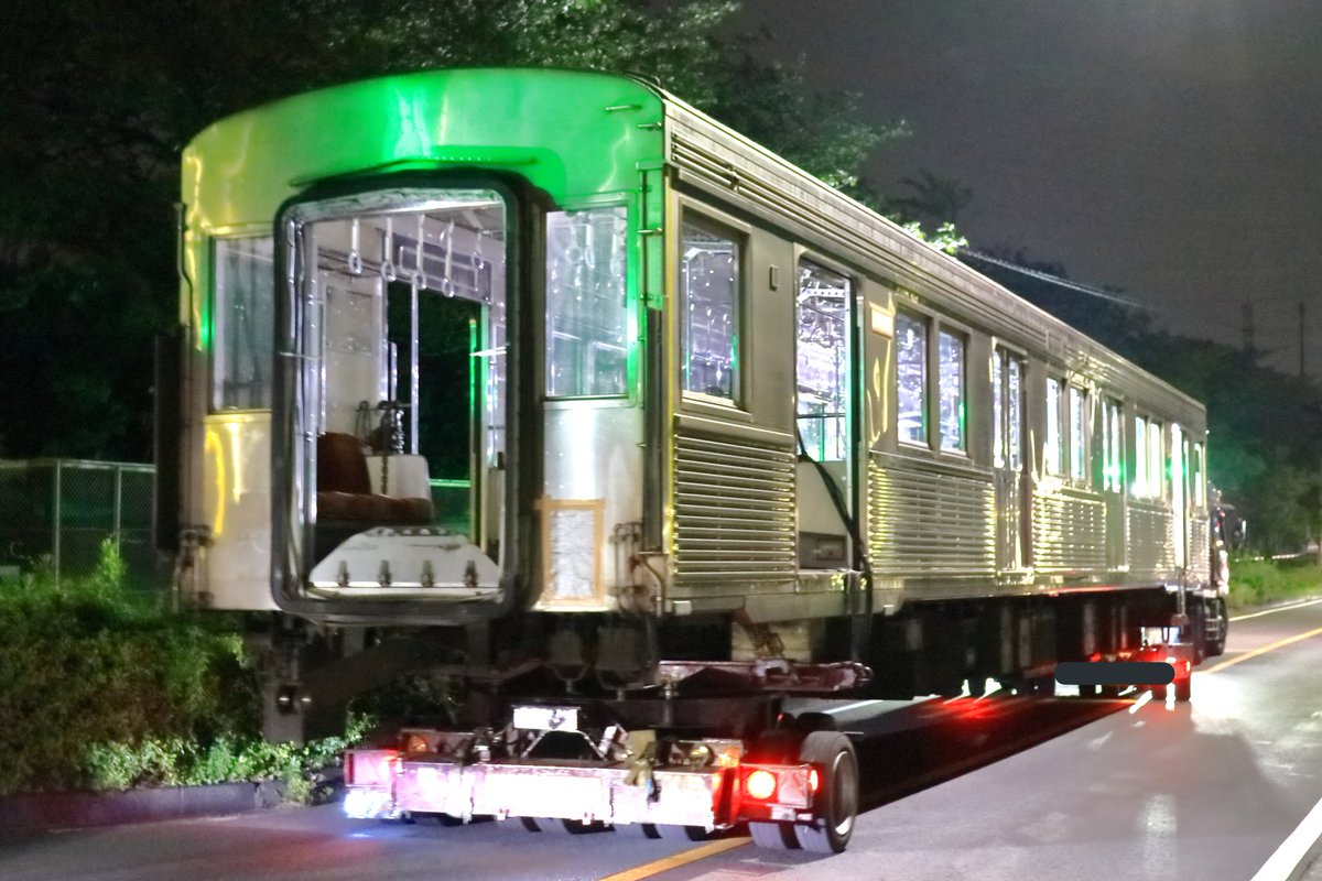 Tokuchan4698606's tweet photo. 【2020.6.9 東急8500系8626F 廃車陸送へ】
8626Fにおいて、2回目の廃車陸送です。
デハ0709(7号車)・サハ8922(8号車)が搬出されました。
#東急8500系
#8626F https://t.co/JXCQh06g8l