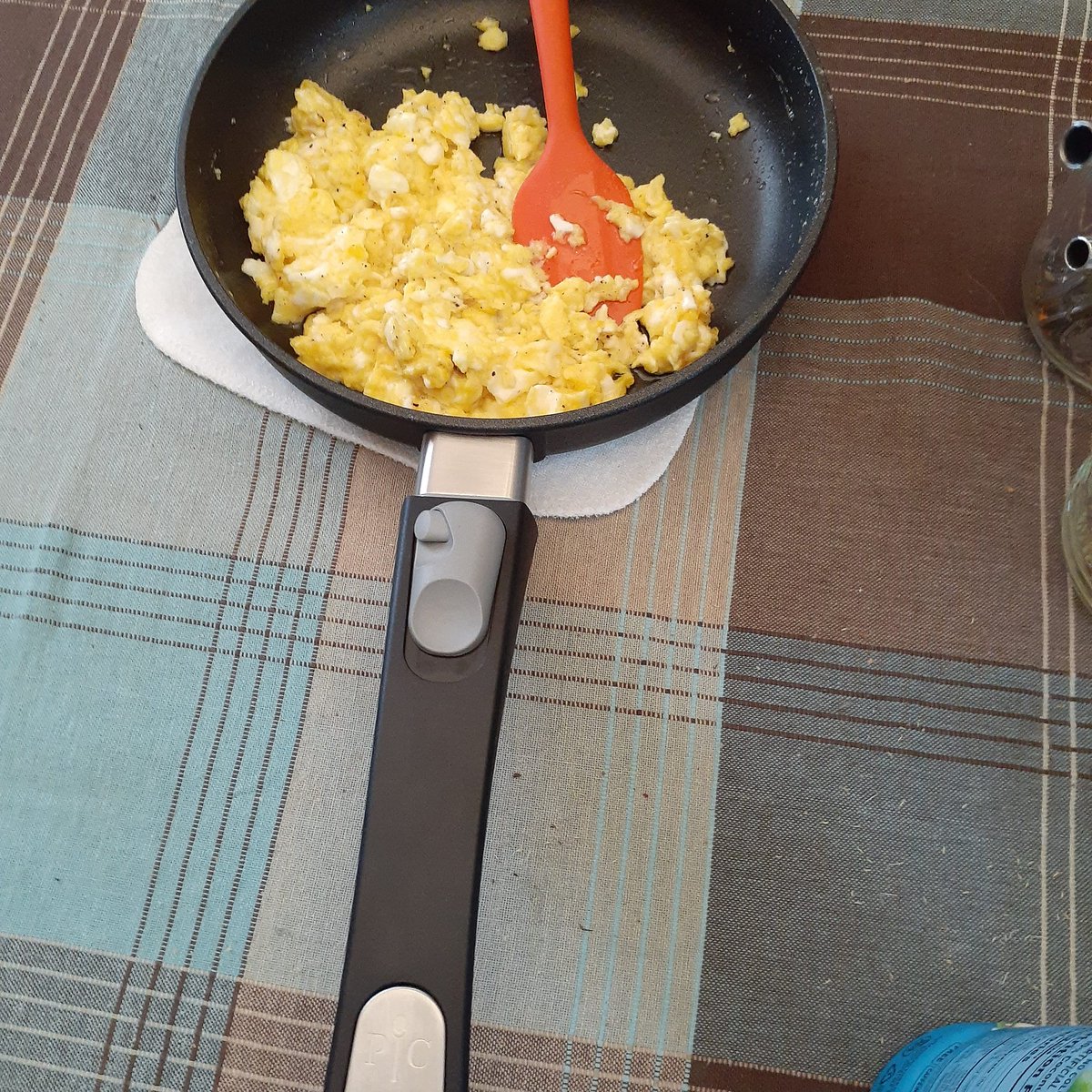 Breakfast at Burks' Base scrambled eggs made in the 8' nonstick fry pan

#pamperedchef #howipamperedchef #pamperedchefconsultant #foodie #food #mealideas #foodblog #yummy #foodforkids #raisingfoodies #foodphotography #chef #kitchenfun #onemealonememory #busymom #sahm #sahmlife