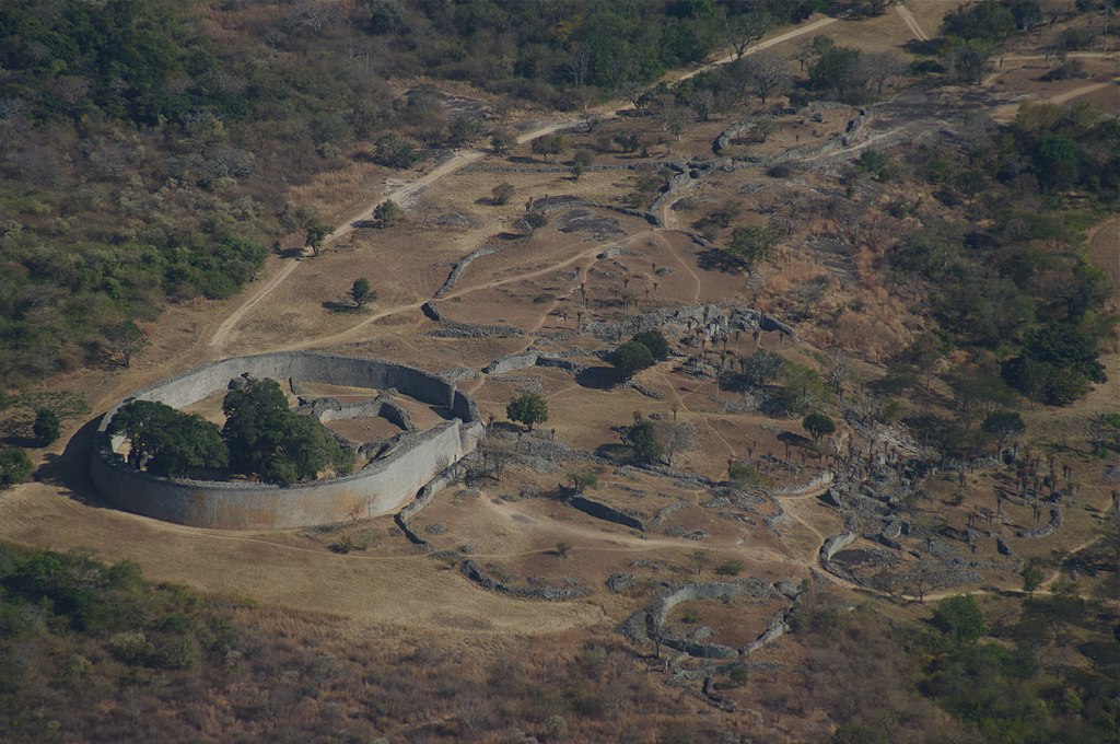 The history of Great Zimbabwe shows the trendThis site is splendid. It dates from 11th to the 15th century CEIt’s enormous (7.22 square km) and it has some damn fine monumental architecture /18