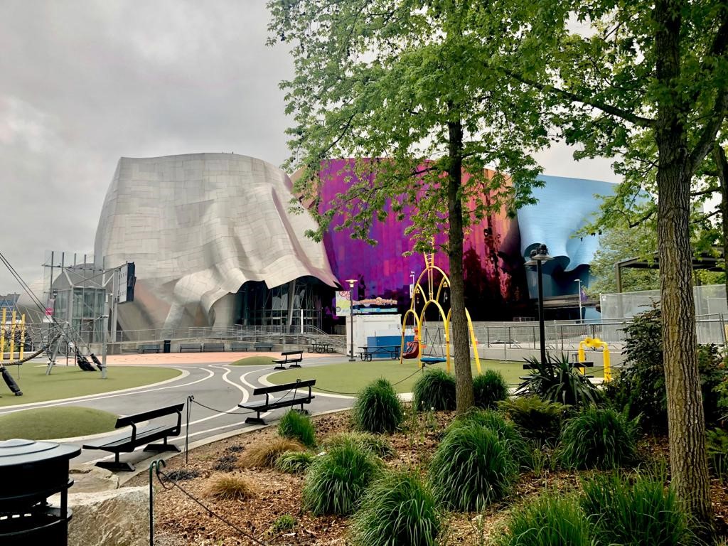 WeedingTech's tweet photo. This week's #FriendsofFoamstream takes us across the pond to @CityofSeattle. Home to lush green forests, @MoPOPSeattle &amp; of course, the @space_needle.

Read why Seattle moved #herbicidefree &amp; use #Foamstream here: https://t.co/RFiBiyAGQY 
#HappyFriday

#municipalities https://t.co/DUrwFvKGbn