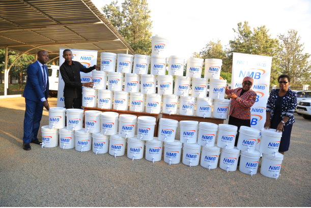 DPulse24's tweet photo. New post (NMB yakabidhi madawati na vifaa vya kunawa mikono Singida) has been published on Daily Pulse 24 - https://t.co/jBIqobOAyl https://t.co/K9d1GrsqEw