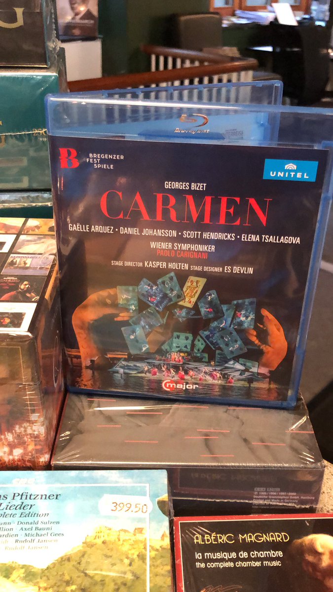 #NowPlaying i butikken er Bizets Carmen med Wiener Symphonikerne fra <a href="/bregenzfestival/">Bregenzer Festspiele</a> med @paolo13101961 og vores egen <a href="/kasperholten/">Kasper Holten</a> som instruktør #dkkultur #danacord