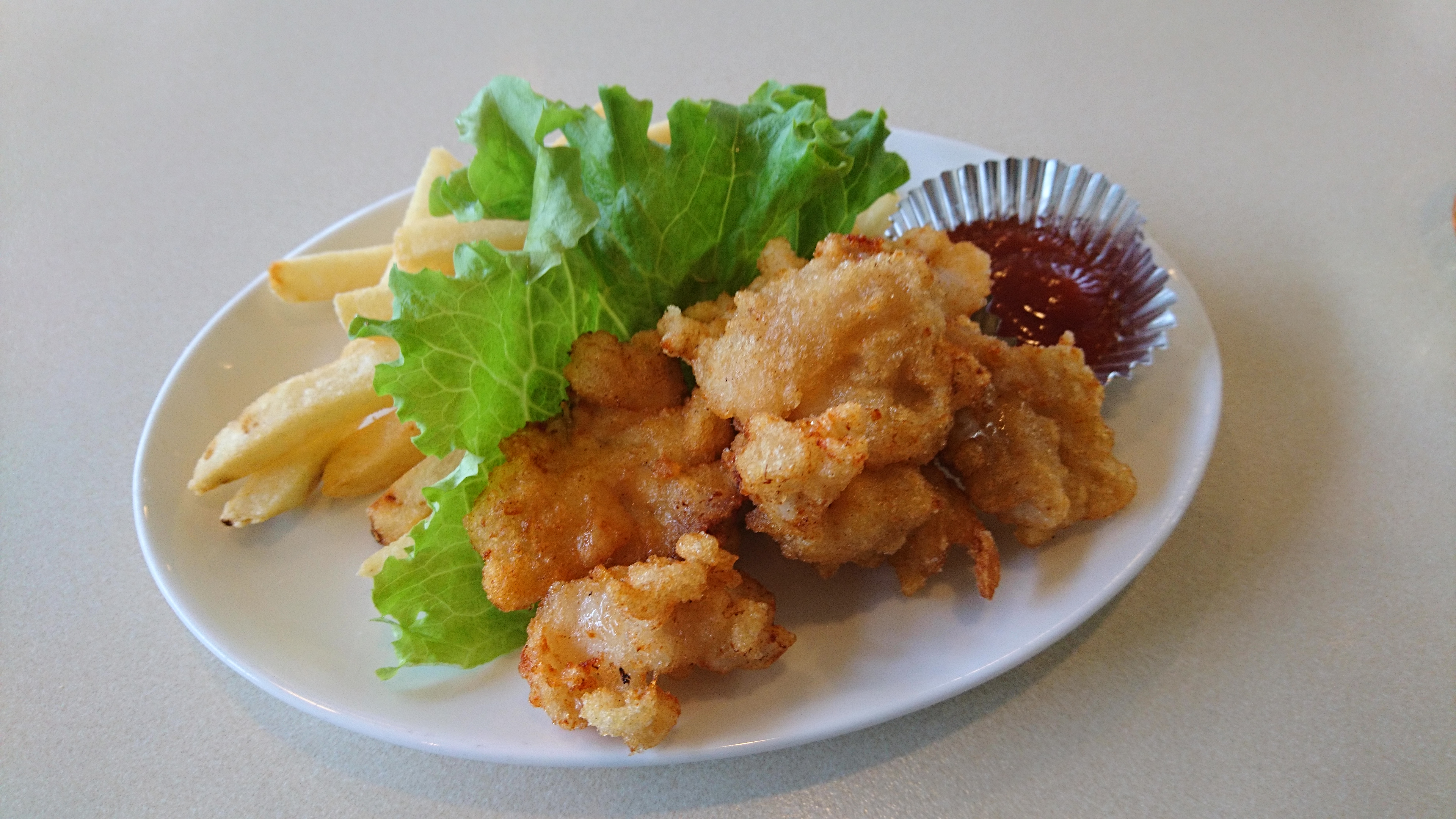 ずけもの 動物園グルメ 群馬サファリパークのワニ肉料理 味や食感は鶏肉に近い やや歯ごたえがあるのはワニ だから などと思いながら食べます 展示動物を食す が動物園の珍肉料理の定番ですが 群馬サファリにはワニがいないのも珍らしい