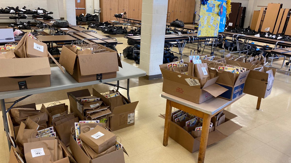 EWEAtweets's tweet photo. There are still plenty of EWEA bags left for K-12 students at GNR and EMK today! Tell a friend! @EWRSDK12 https://t.co/NeVZJdKmRA