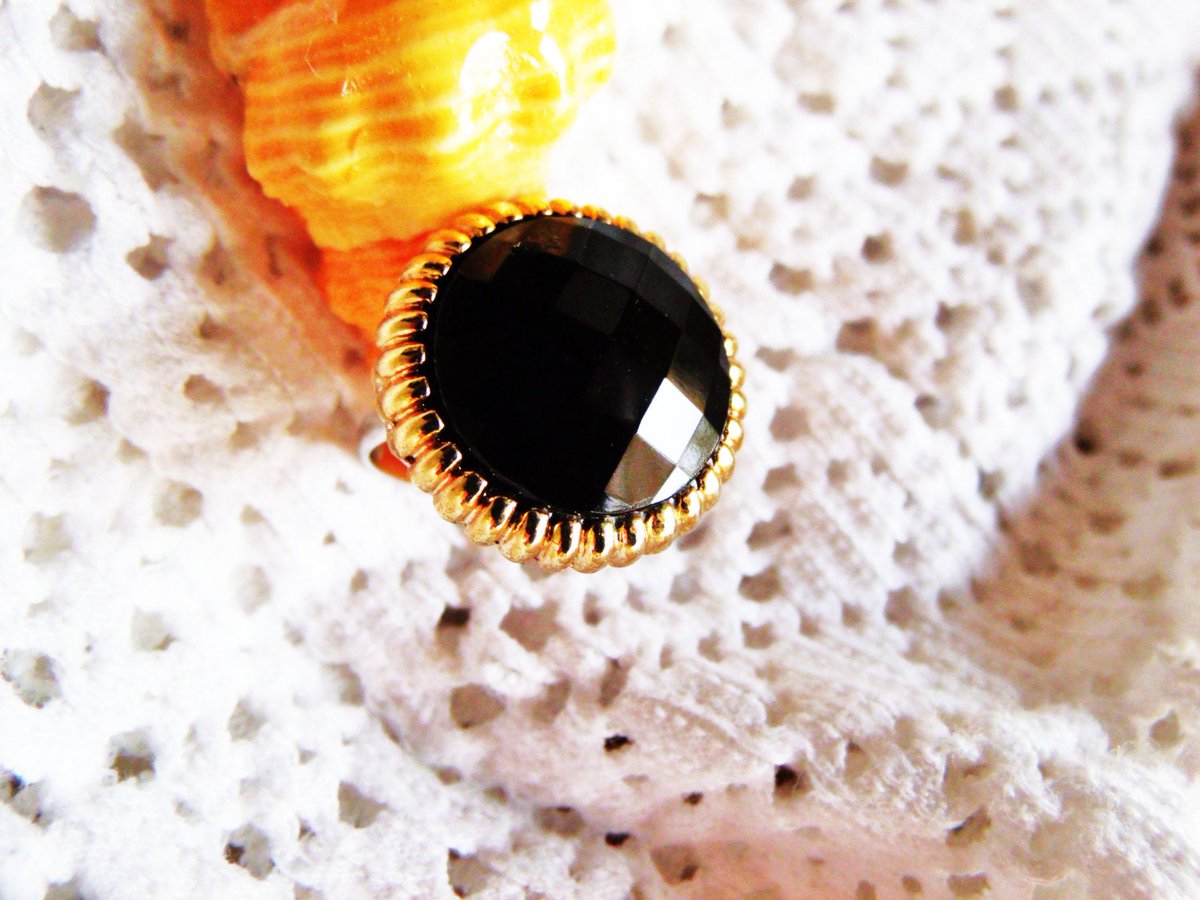 itstimejayne's tweet image. Recycled Jewelry, Adjustable Ring, Black Ring, Vintage Ring, Handmade Jewelry, Button Ring, Black Button Ring, Recycled Ring, earring ring, tuppu.net/66b7bd46 #Etsy #itstimejayne #ButtonRing