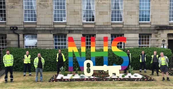 Floral tributes to our NHS and key workers mynewsdesk.com/uk/bury-counci…