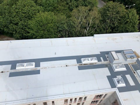 Courtesy of the tower crane driver, great shots of this @SikaSarnafilUK project in Canterbury.  1600m2 of Sarnavap 5000e, Sikatherm insulation and light grey G410 20EL membrane, all wrapped up in the Sarnafil single point guarantee.  Great work guys!  #weareSarnafil