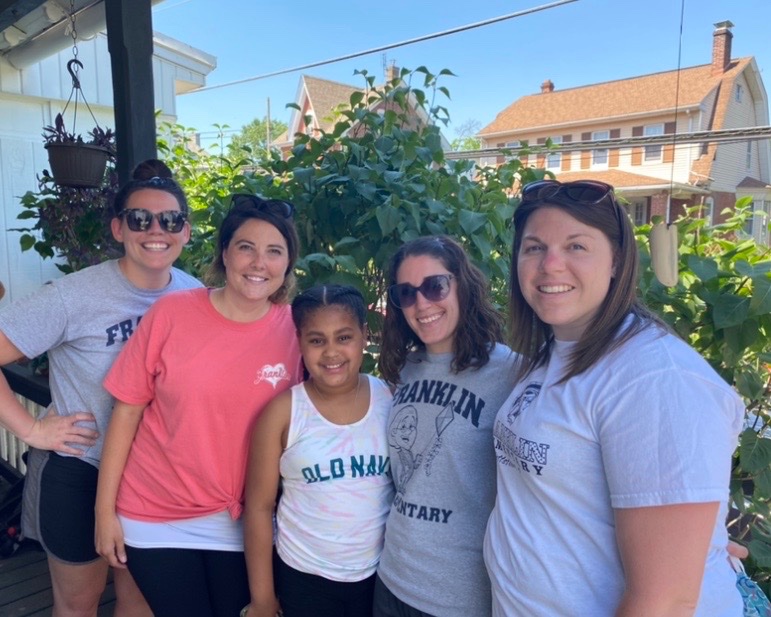 4th graders get a surprise visit from their teachers ❤️