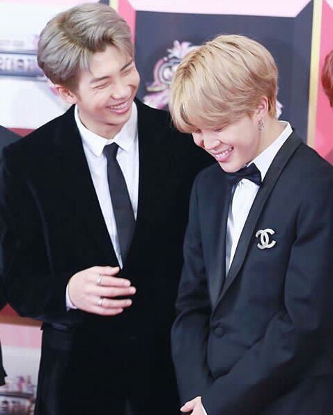 BTS looking at each other with love and adoration; a heartwarming thread for their 7th anniversary