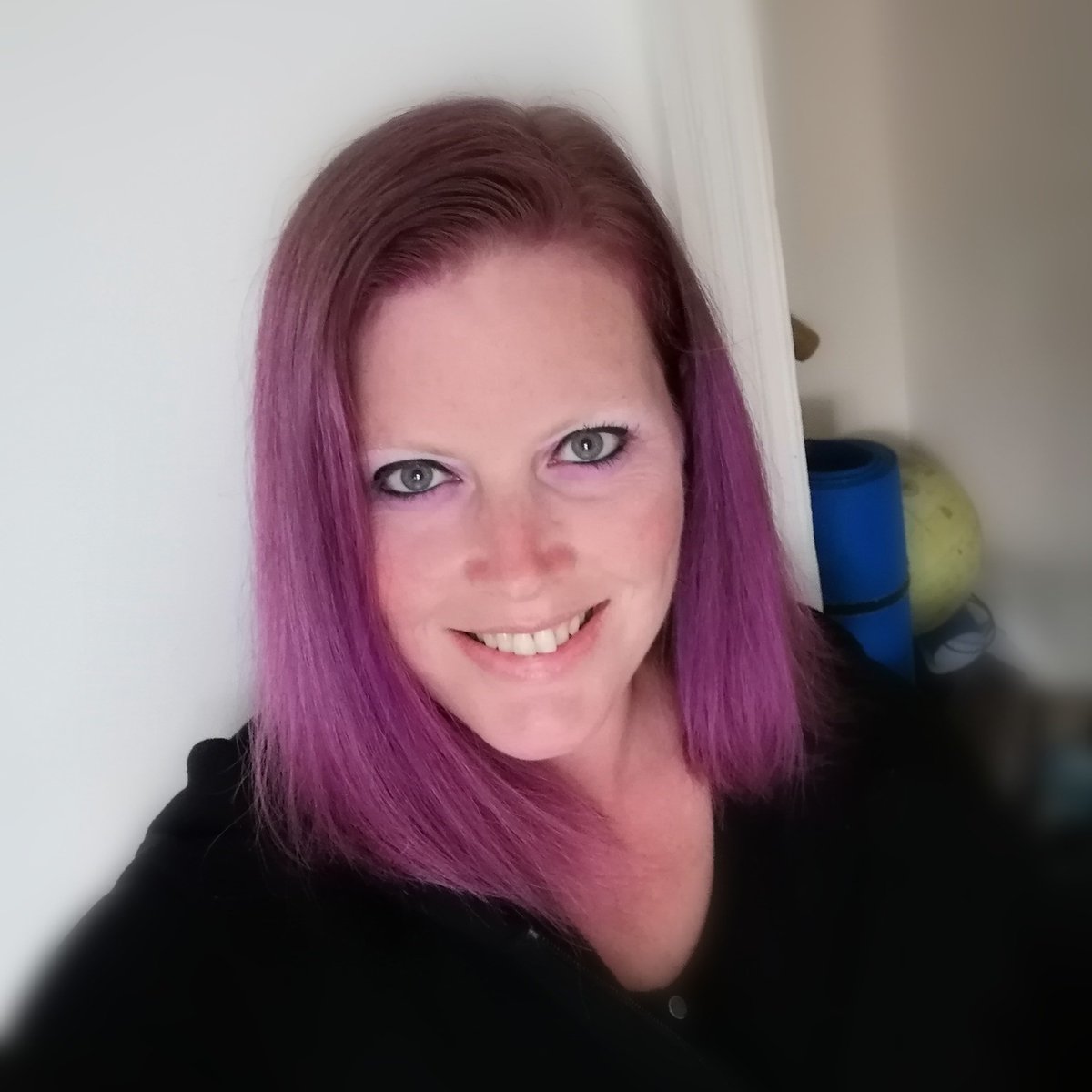 Yey it worked this time!!! This is the darkest I've ever been #F'itFriday <a href="/LIVEColourUK/">LIVE Colour</a> <a href="/schwarzkopf/">Maxim Schwarzkopf</a>