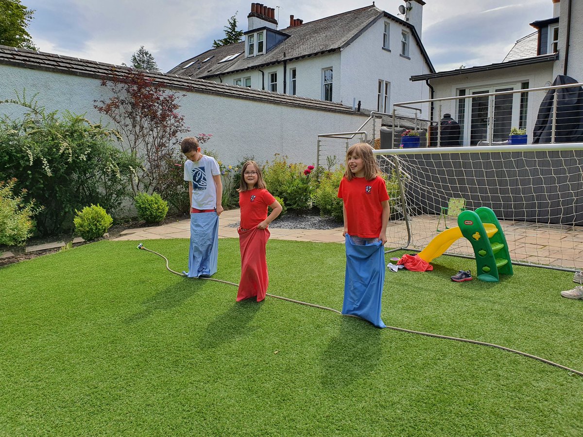 JenMWylie's tweet photo. It's always a sunny day on @giffnockprimary Sports Day. Everyone is sure to get a prize when there are only 3 of you taking part! 😃🥇🥈🥉 #GPSsports https://t.co/DTiYaK4L0I