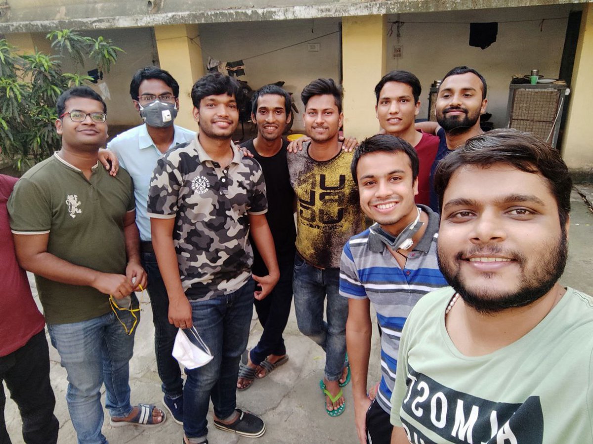 SwarajP29030739's tweet photo. Waana be like u seniors #2014batch
#medico_lyf
#lovely_seniors
π https://t.co/B6psEFpm09