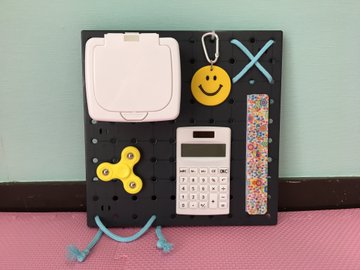 ビジーボードの作り方 100均で簡単手作り 赤ちゃんが夢中になるおもちゃ