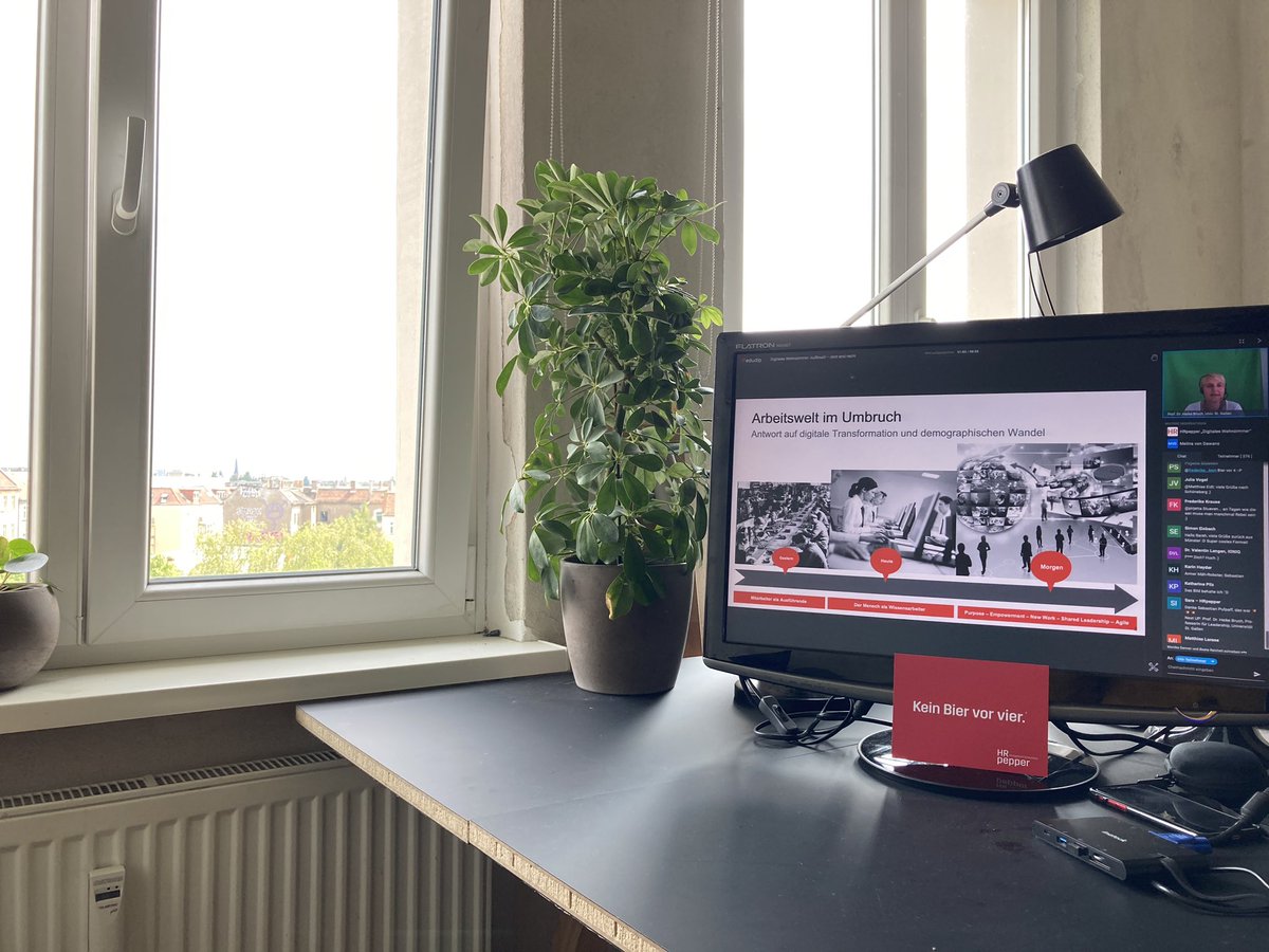 JohannaMatthes's tweet photo. Spannender Vortrag von Dr. Heike Bruch im gemütlichen Home Office zu „CEO-Commitment und Grassroot: Was in turbulenten Zeiten fehlt“
#digitaleswohnzimmer2020
#newwork #hrpepper #transformation #unternehmenskultur https://t.co/ZuwLSpn6NM