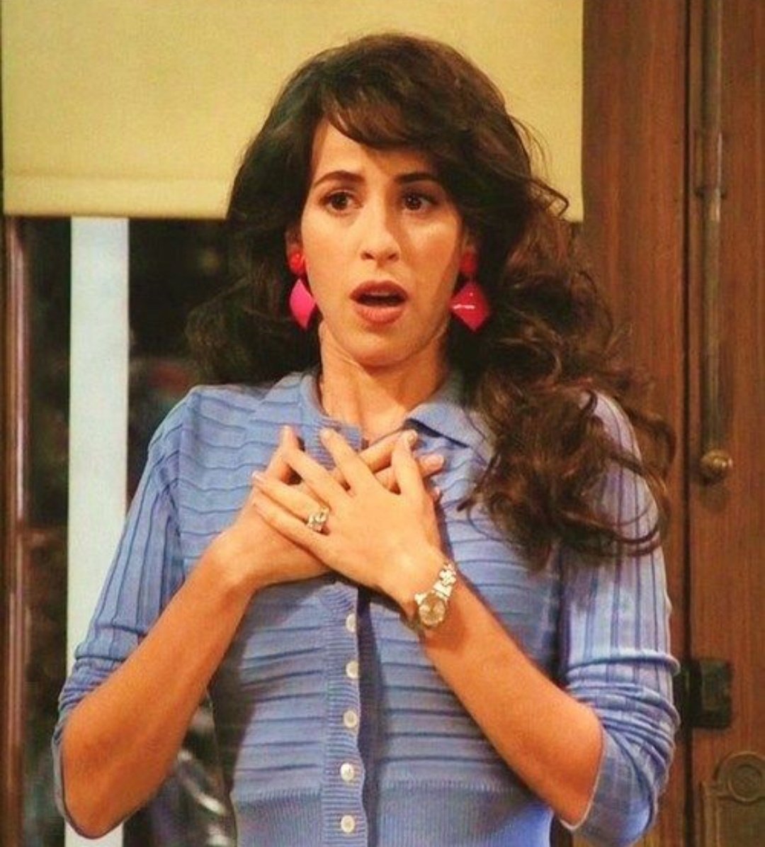 definitelynooot's tweet photo. Bu iki kadının aynı kişi olduğuna yemin edebilirim ama kanıtlayamam, same energy 😬
#friends #janise #babydaddy #sondra https://t.co/L2LK3dv6h3