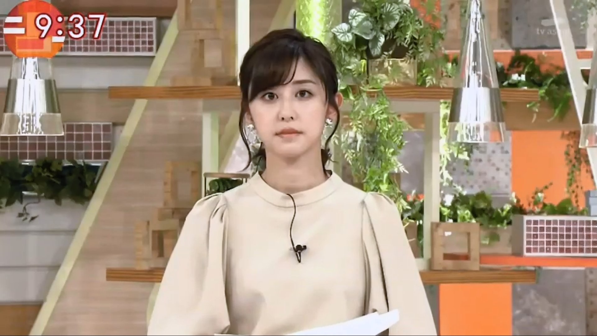 Twitter 上的 Nrd51 れなちはる推し おさらい 今週は髪型がすべてポニーテールスタイルだったので形を変えてお届け 今週のちーちゃん その1 左上 6月8日 月 右上 6月9日 火 下2枚 6月10日 水 斎藤ちはる ちーちゃん テレ朝 アナウンサー 女子アナ