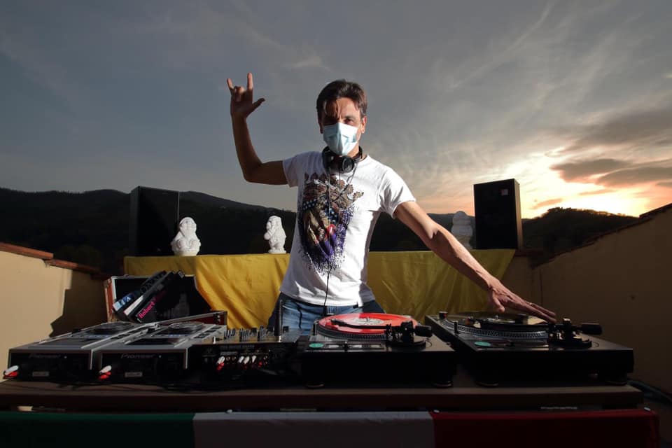 IlFiloMugello's tweet photo. https://t.co/TjulVYETGM Si tratta di giovani mugellani che, dalla discoteca #7Stelle di #Barberino, hanno dato il via al format "#FiglidelleStelle" #vm30. Un successo immediato che riporta in #discoteca anche i non più giovanissimi figli delle stelle.... https://t.co/rSialsEGcz