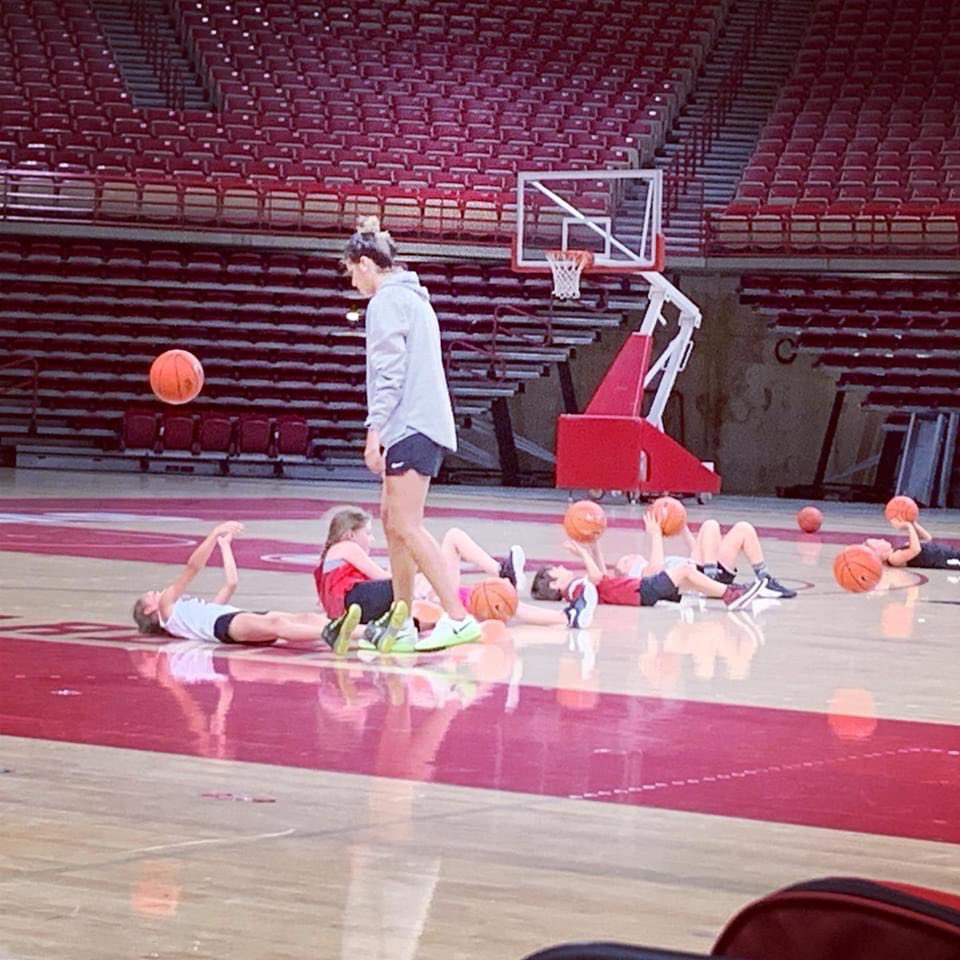 AnnMomographer's tweet photo. Last year at this time we were at The Hill for a Razorback Skills Camp. It was then that my 8 year old made a commitment to play for Arkansas. Missing it this year but thankful for @coachneighbors and the @RazorbackWBB team taking the time to make those girls feel special. https://t.co/sBoUEOUGm8
