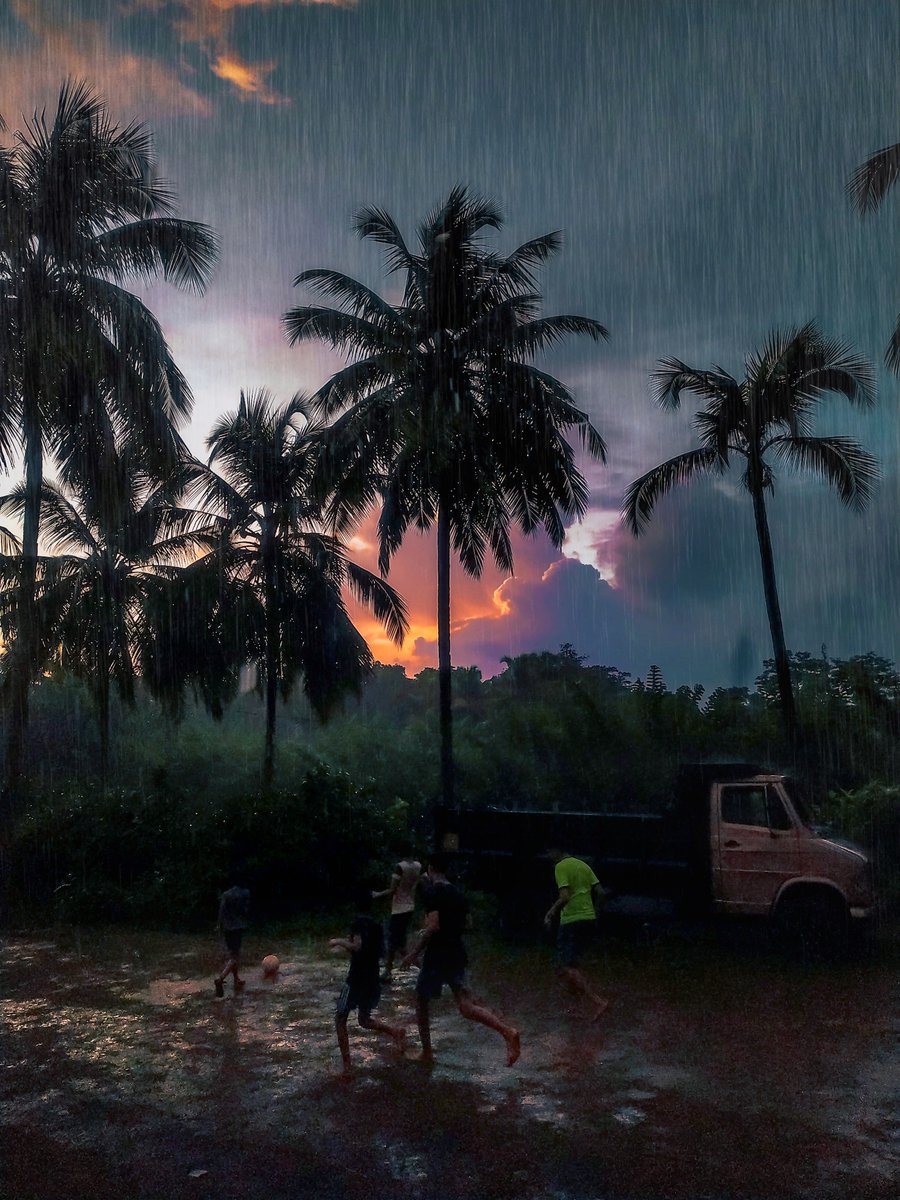 19-year-old Photographer and Filmmaker Dhruv Bhende from Quepem has captured monsoon in #Goa. #Rains #Nature 
instagram: <a href="/thedhruvbhende/">Dhruv Bhende</a>