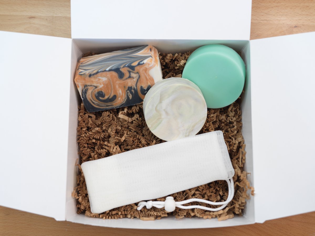 BuffCitySoap's tweet photo. 😎👑 Father's Day Boxes $25 😎👑Father's Day is next weekend, and we've got your gift covered. $25 for a gift box with Ferocious Beast Soap, Tobacco Bay Shave Bar, Narcissist Shampoo Bar, and a Soap Sleeve. #fathersday #soapmakery #buylocal #freshlymade #makeso https://t.co/mSJMmnC5mV